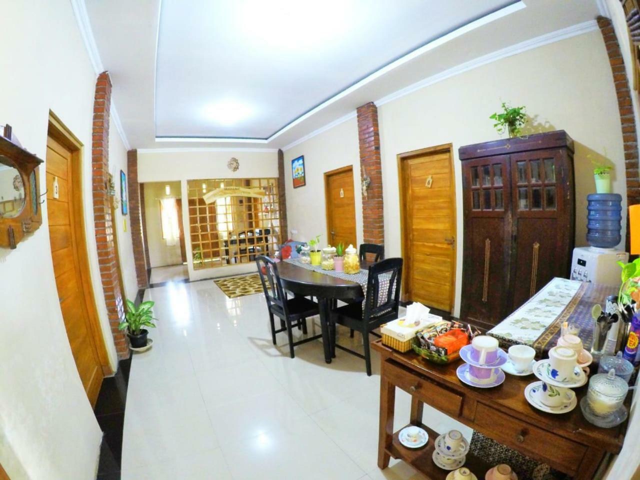 Ndalem Eyang Dwijo Hotell Yogyakarta Exteriör bild